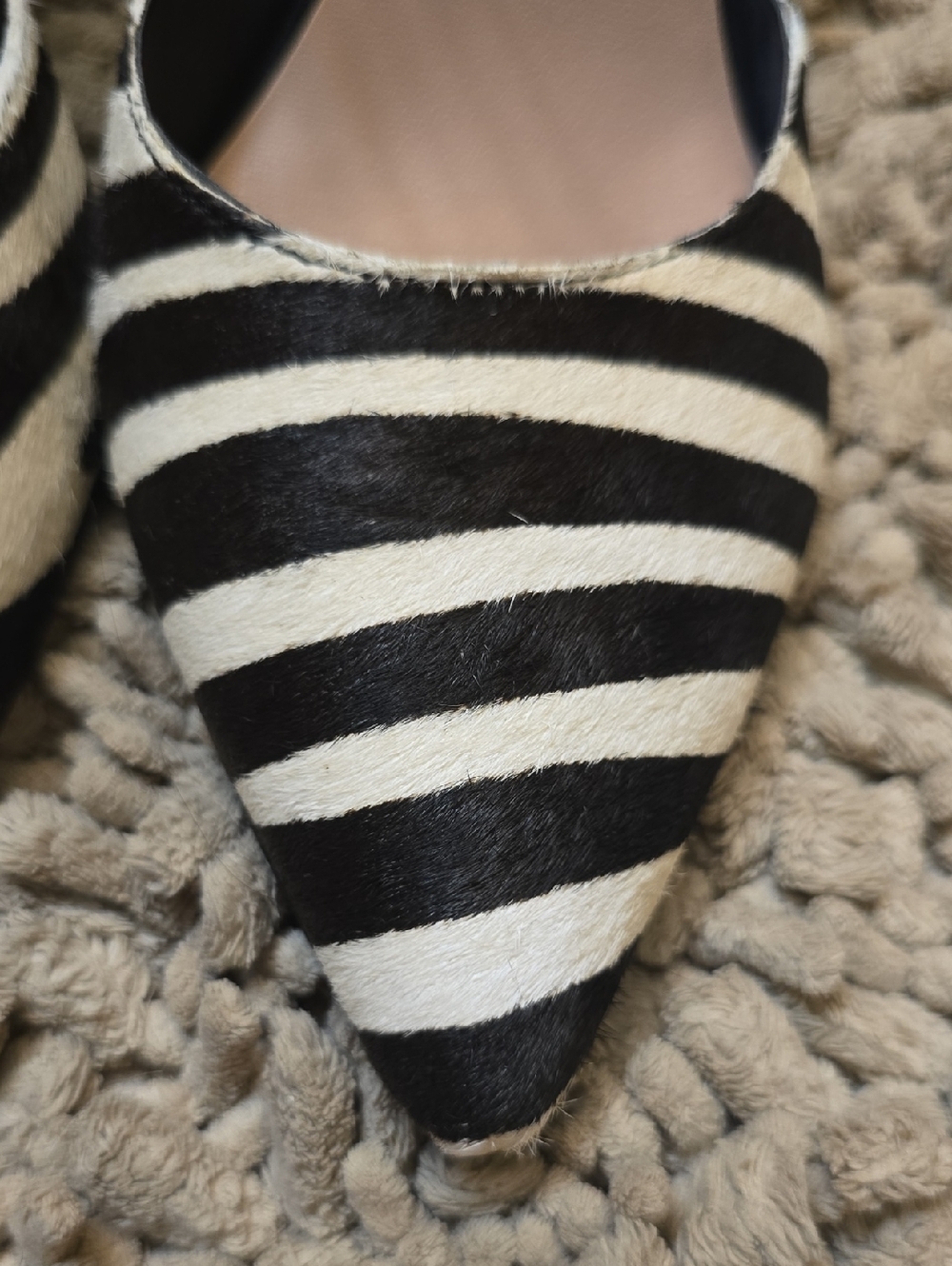 New Chinese Laundry Women's Size 8 Keesa Pony Zebra Print Chunky Heel Shoe - Picture 2 of 7